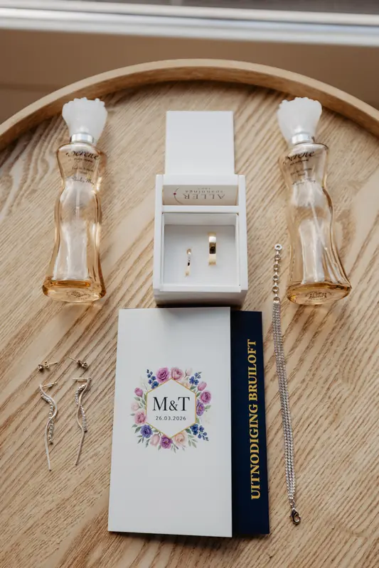Trouwdetails: ringen, parfum en uitnodiging