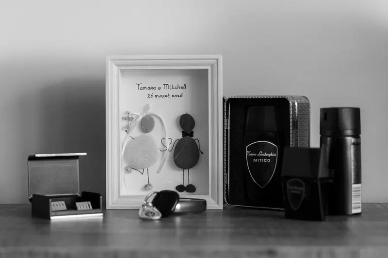 Cadeaus en details van de trouwdag, zwart-wit