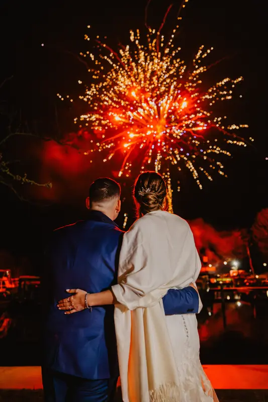 Vuurwerk boven het bruidspaar